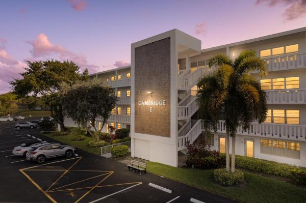 Cambridge, 2106 Cambridge, Deerfield Beach, Florida 33442, image 1