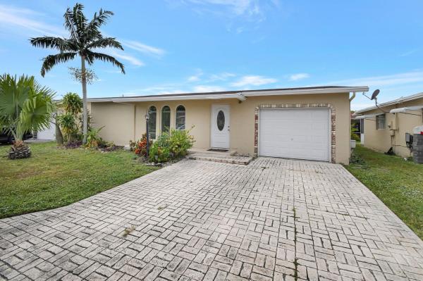 Crystal Lake Golf Villas, 4901 NW 14th Ave, Deerfield Beach, Florida 33064, image 1