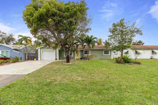 Floral Park Lantana, 6581 Massachusetts Dr, Lake Worth, Florida 33462, image 2