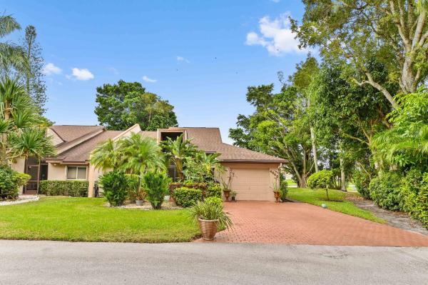 Versailles Court At The Fountains Of Palm Beach, 4665 Fountains Dr, Lake Worth Beach, Florida 33467, image 1