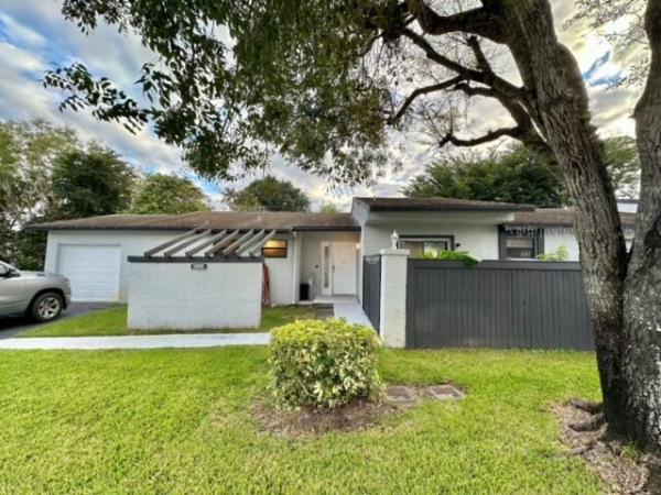 Indian Trail Villas, 119 Conaskonk Cir, Royal Palm Beach, Florida 33411, image 1