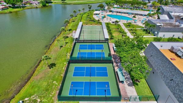 543 Flanders L, Delray Beach, Florida 33484, image 2