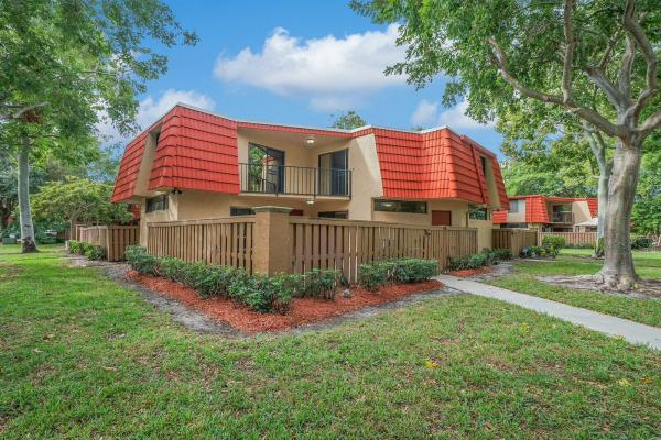 Banyan Lake, 8189 Severn Dr #B, Boca Raton, Florida 33433, image 1