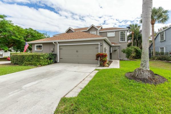 Emerald Forest Of Wellington, 922 Honeytree Ln #B, Wellington, Florida 33414, image 1