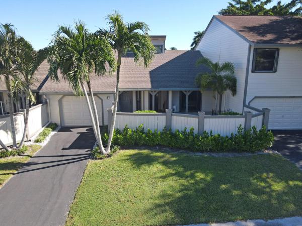 Bedford Mews At Wellington, 13403 Bedford Mews Ct, Wellington, Florida 33414, image 2