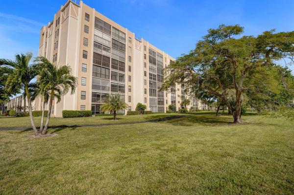 Huntington Lakes 2, 7076 Huntington Ln #206, Delray Beach, Florida 33446, image 1