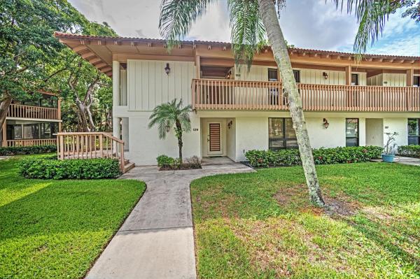 Golf Villas, 135 Brackenwood Rd, Palm Beach Gardens, Florida 33418, image 1