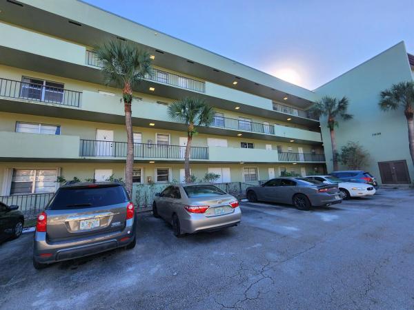 Jamestown, 1638 Embassy Dr #103, West Palm Beach, Florida 33401, image 1