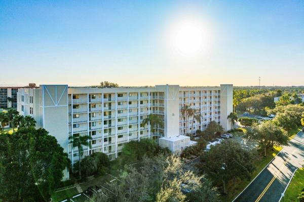 Huntington Lakes 5, 7290 Kinghurst Dr #701, Delray Beach, Florida 33446, image 1