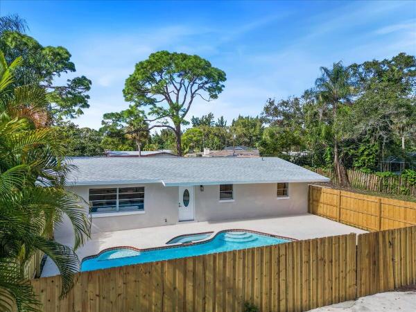 Maravilla Plaza, 2911 Admiral St, Fort Pierce, Florida 34982, image 1