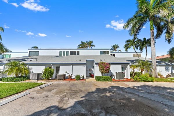 Castlewood Town Villas, 129 Lehane Ter #136, North Palm Beach, Florida 33408, image 1