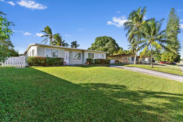 Lake Osborne Hills, 1467 Cochran Dr, Lake Worth Beach, Florida 33461, image 1