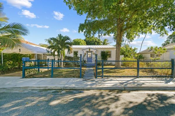Lake Worth Town, 726 N E, Lake Worth Beach, Florida 33460, image 1