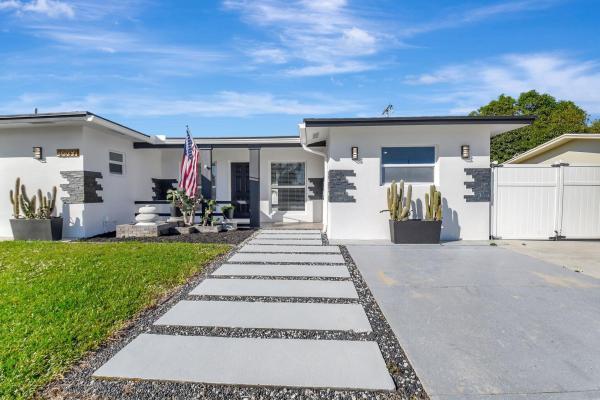 Cresthaven Of Palm Beach, 2609 Havenwood Rd, West Palm Beach, Florida 33415, image 1
