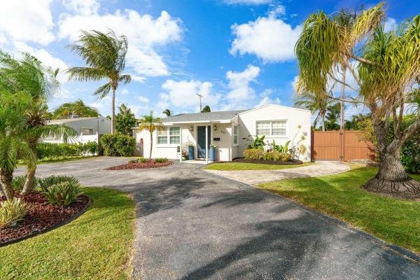 Broadmoor, 337 Forest Hill Blvd, West Palm Beach, Florida 33405, image 1