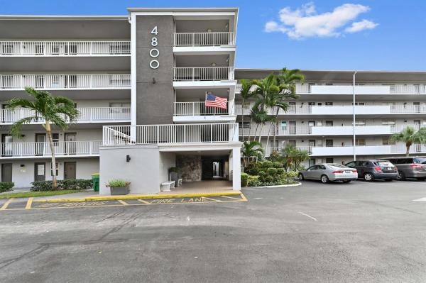 Hillcrest, 4800 Hillcrest Ln #204, Hollywood, Florida 33021, image 1