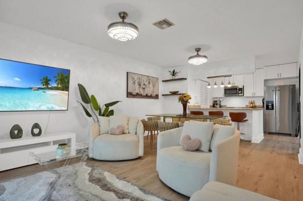Pineapple Walk, 22388 Pineapple Walk Dr, Boca Raton, Florida 33433, image 2