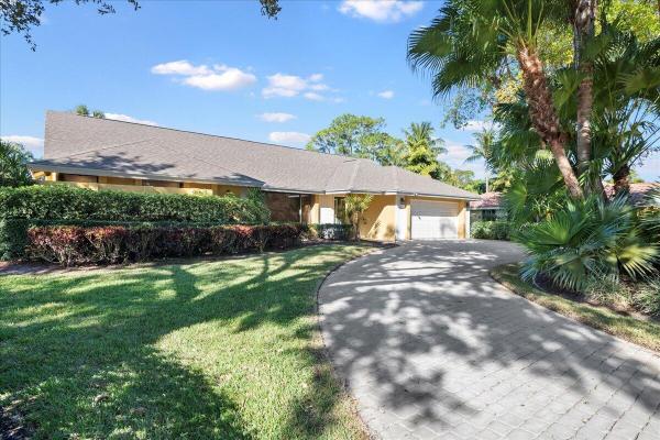 Pinewood Grove Of Wellington, 13601 La Mirada Cir, Wellington, Florida 33414, image 1