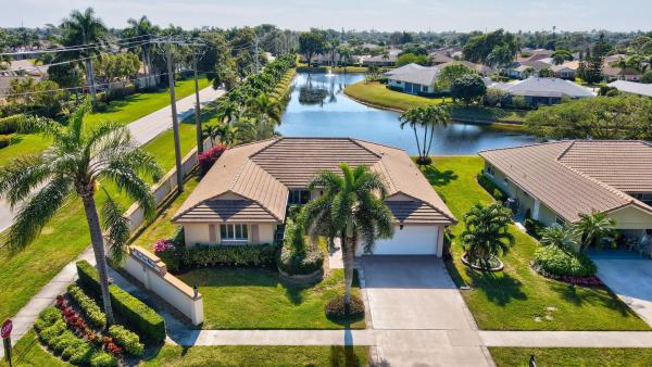 Pine Tree Village, 10506 Greentrail Dr, Boynton Beach, Florida 33436, image 1