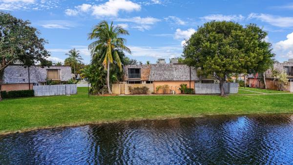 Lakewood Of Palm Springs, 368 Lake Arbor Dr, Palm Springs, Florida 33461, image 1