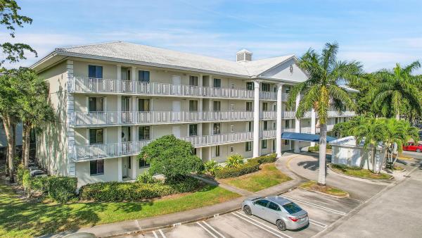 Whitehall Village, 2621 Village 403rd Blvd #403, West Palm Beach, Florida 33409, image 1