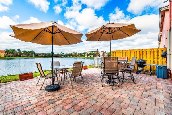 Tahoe At Lakes Of Laguna, 4387 Lake Lucerne Cir, West Palm Beach, Florida 33409, image 1