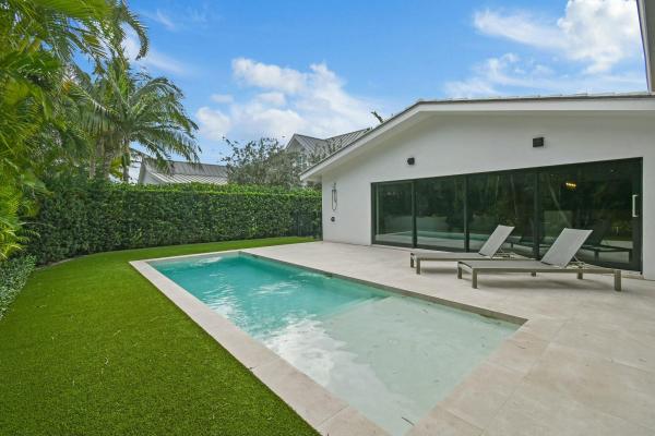 Jupiter Inlet Beach Colony, 170 Beacon Ln, Jupiter Inlet Colony, Florida 33469, image 1