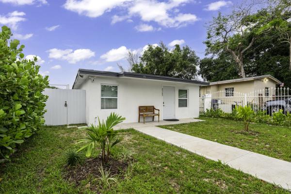 Northwest Highlands, 2365 NW 68th St, Gladeview, Florida 33147, image 3