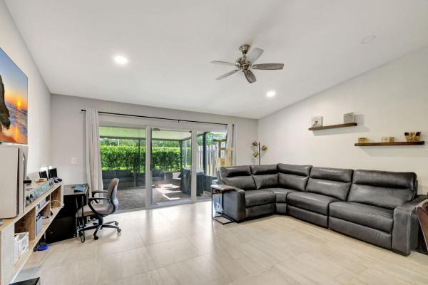 18 Chelsea Ln, Boynton Beach, Florida 33426, image 1