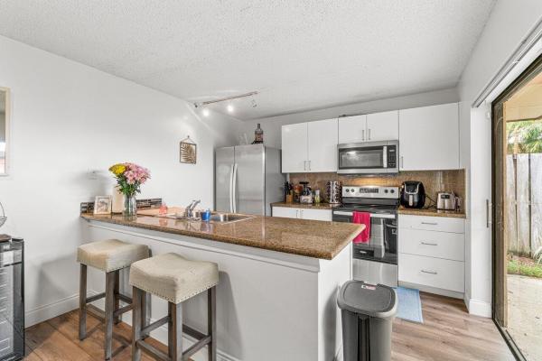 Waterside Luxury Townhomes, 801 Blue Ridge Cir, West Palm Beach, Florida 33409, image 1