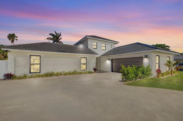 Yacht Harbor Manor, 1010 Singer Dr, Riviera Beach, Florida 33404, image 1