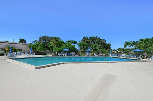 Town Villas At Moon Lake, 18820 Stewart Cir #7, Boca Raton, Florida 33496, image 1