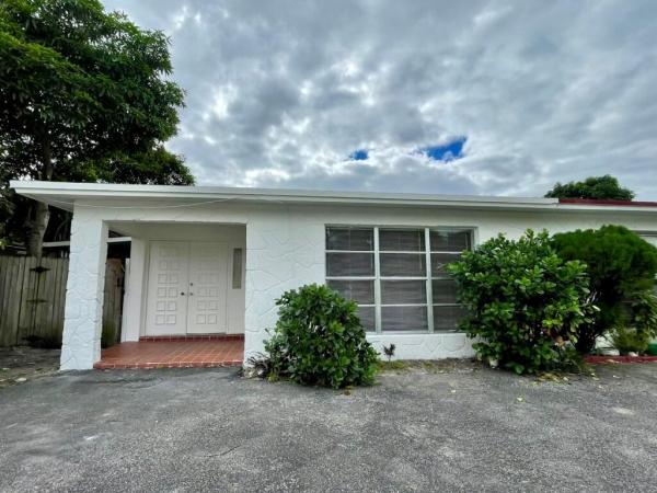 Applegreen, 6140 SW 3rd St, Margate, Florida 33068, image 1