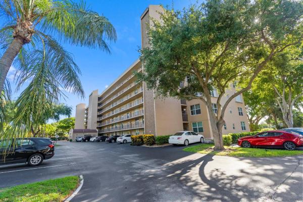 Waters Edge Towers, 4570 NW 18th Ave #608, Deerfield Beach, Florida 33064, image 1