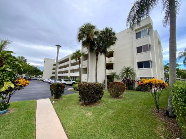 Barrington At Poinciana Place, 3178 Via Poinciana #402, Lake Worth Beach, Florida 33467, image 1