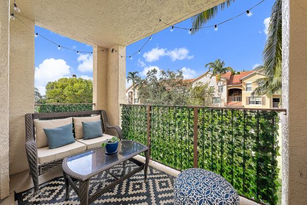 Emerald Isle At Laguna Lakes, 4041 San Marino Blvd #202, West Palm Beach, Florida 33409, image 1