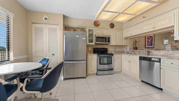 Huntington Lakes 1, 14460 Strathmore Ln #406, Delray Beach, Florida 33446, image 1