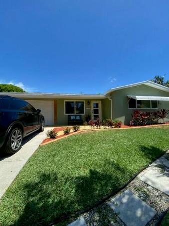 Lyndon Lanes, 1125 Pine Tree Dr, Lantana, Florida 33462, image 1