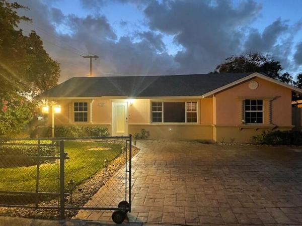Rolling Green, 1601 NE 1st St, Boynton Beach, Florida 33435, image 1