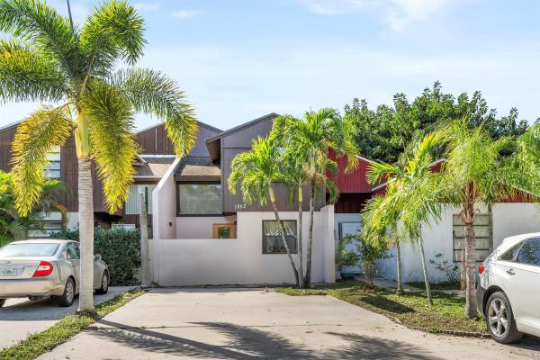 South Shore Of Wellington, 1253 The 12th, Wellington, Florida 33414, image 1