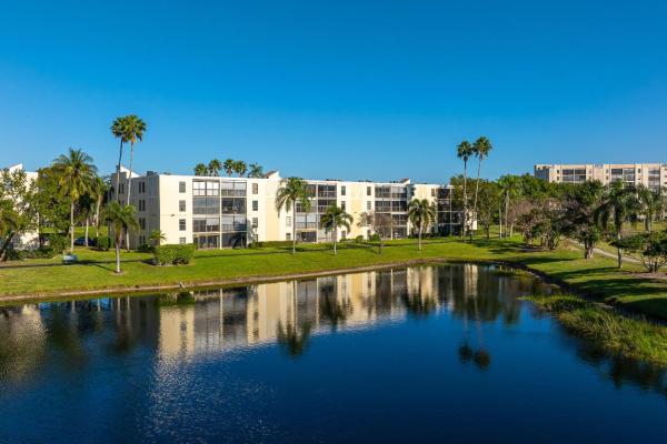 Huntington Lakes 5, 7270 Ashford Pl #405, Delray Beach, Florida 33446, image 2