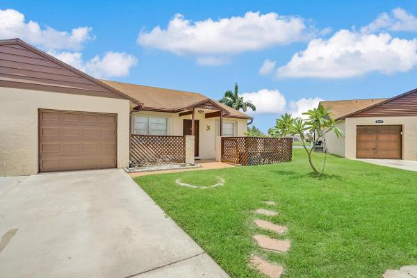 The Lakes Of Sherbrooke, 8543 Lake Point Ct, Lake Worth Beach, Florida 33467, image 1