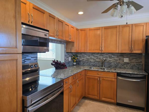 Golden Lakes Village, 121 Lake Gloria Dr, West Palm Beach, Florida 33411, image 2