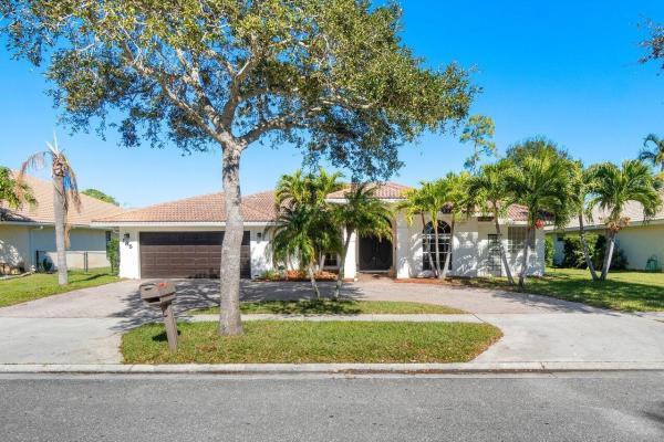 The Estates Of Royal Palm Beach, 135 Cypress Trce, Royal Palm Beach, Florida 33411, image 1