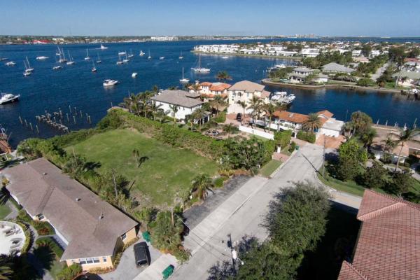 Yacht Harbor Estates, 2715 Lake Dr #201, Riviera Beach, Florida 33404, image 3