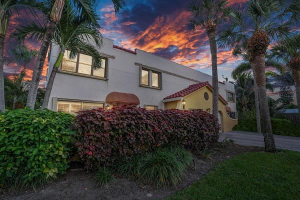 Uno Lago, 66 Uno Lago Dr, Juno Beach, Florida 33408, image 1