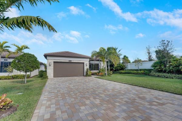 Valencia Grand, 9223 Mountain Pine Grv, Boynton Beach, Florida 33473, image 1