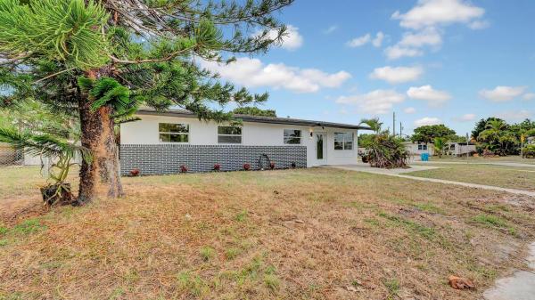 Rolling Green Ridge Seacrest, 220 N Atlantic Dr, Boynton Beach, Florida 33435, image 1