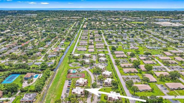 Chateau Wood, 3660 Village Dr #B, Delray Beach, Florida 33445, image 2