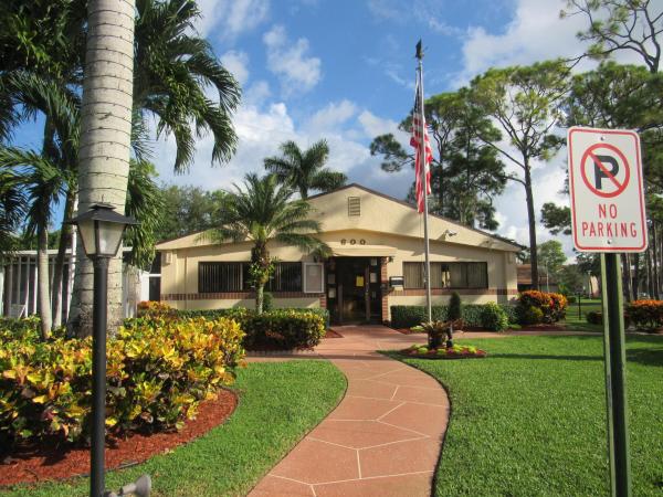 Pine Ridge North 2, 627 Sea Pine Way #E2, Greenacres, Florida 33415, image 2